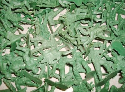 Lot of 90 Green Plastic Army Men 2 Bulk Action Figures Toy Soldiers 