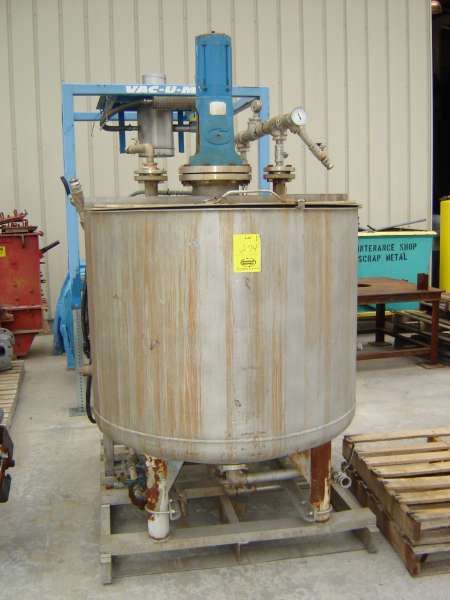 200 GALLON STAINLESS STEEL MIX TANK AND PUMP  